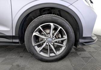 Подержанный автомобиль Geely Coolray 2023 года (18 фото)