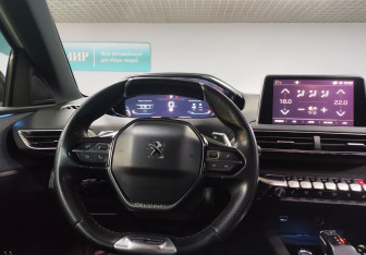 Подержанный автомобиль Peugeot 3008 2019 года (13 фото)