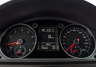 Подержанный автомобиль Volkswagen Passat Wagon 2013 года (16 фото)