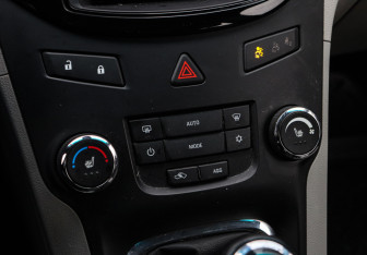 Подержанный автомобиль Chevrolet Orlando 2013 года (15 фото)