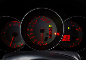 Подержанный автомобиль Mazda 3 Sedan 2006 года (16 фото)