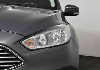 Подержанный автомобиль Ford Focus Hatchback 2015 года (7 фото)