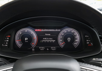 Подержанный автомобиль Audi Q7 2020 года (12 фото)