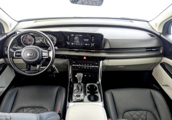 Подержанный автомобиль Kia Carnival 2021 года (14 фото)