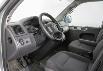Подержанный автомобиль Volkswagen Multivan 2004 года (8 фото)