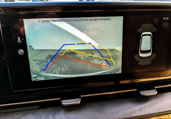 Подержанный автомобиль Kia Carnival 2021 года (25 фото)