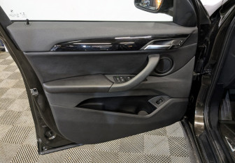 Подержанный автомобиль BMW X1 2018 года (18 фото)