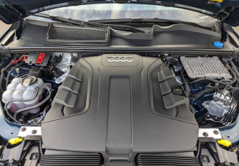Подержанный автомобиль Audi Q7 2022 года (9 фото)