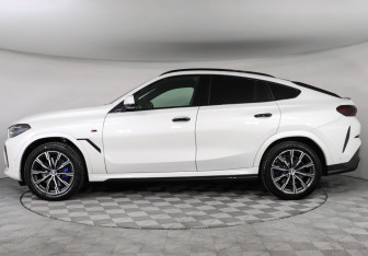 Подержанный автомобиль BMW X6 2021 года (6 фото)
