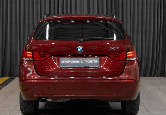 Подержанный автомобиль BMW X1 2011 года (4 фото)