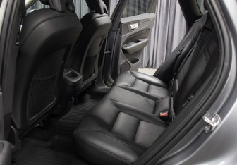 Подержанный автомобиль Volvo XC60 2019 года (10 фото)