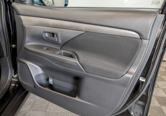 Подержанный автомобиль Mitsubishi Outlander 2014 года (23 фото)