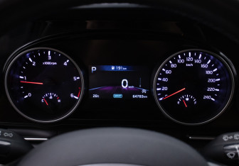 Подержанный автомобиль Kia Carnival 2020 года (11 фото)