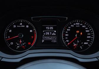 Подержанный автомобиль Audi Q3 2017 года (7 фото)