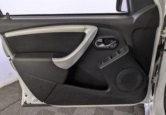 Подержанный автомобиль Nissan Terrano 2020 года (19 фото)