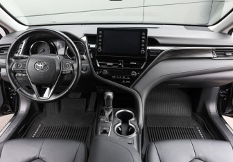 Подержанный автомобиль Toyota Camry Sedan 2021 года (15 фото)