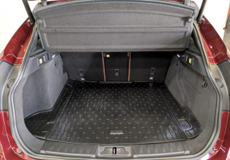 Подержанный автомобиль Jaguar F-Pace 2016 года (9 фото)