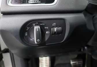 Подержанный автомобиль Audi Q3 2017 года (12 фото)