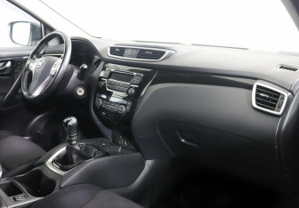 Подержанный автомобиль Nissan Qashqai 2015 года (5 фото)