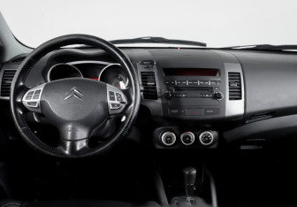 Подержанный автомобиль Citroen C-Crosser 2008 года (12 фото)