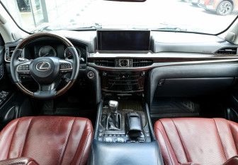 Подержанный автомобиль Lexus LX 2016 года (14 фото)