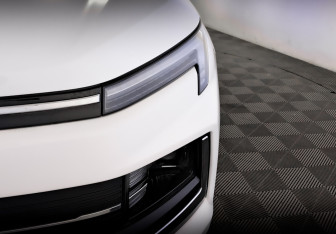 Подержанный автомобиль Москвич 3е 2023 года (17 фото)