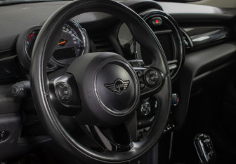 Подержанный автомобиль MINI Hatch 2018 года (15 фото)