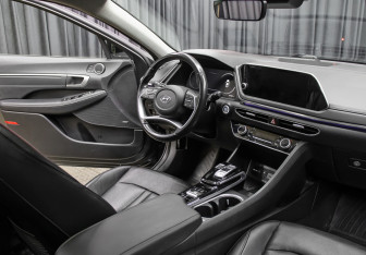 Подержанный автомобиль Hyundai Sonata 2021 года (11 фото)