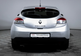 Подержанный автомобиль Renault Megane Hatchback 2011 года (6 фото)