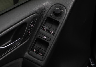 Подержанный автомобиль Volkswagen Golf Hatchback 2010 года (20 фото)