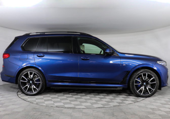 Подержанный автомобиль BMW X7 2021 года (6 фото)