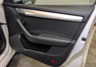 Подержанный автомобиль Skoda Octavia Liftback 2018 года (24 фото)