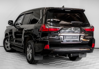 Подержанный автомобиль Lexus LX 2021 года (7 фото)