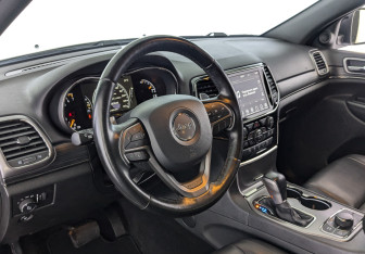 Подержанный автомобиль Jeep Grand Cherokee 2020 года (15 фото)