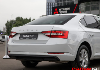 Подержанный автомобиль Skoda Superb Liftback 2021 года (17 фото)