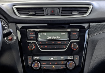 Подержанный автомобиль Nissan X-Trail 2016 года (17 фото)