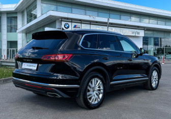 Подержанный автомобиль Volkswagen Touareg 2021 года (5 фото)