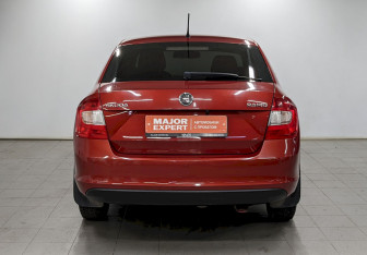 Подержанный автомобиль Skoda Rapid Liftback 2014 года (6 фото)