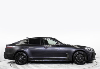 Подержанный автомобиль Kia Stinger 2021 года (4 фото)