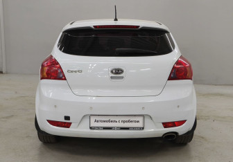Подержанный автомобиль Kia Ceed Hatchback 2011 года (6 фото)