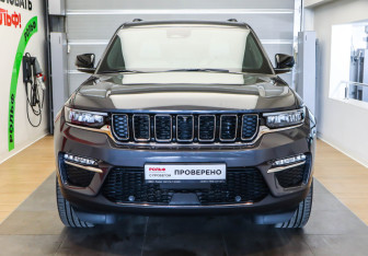 Подержанный автомобиль Jeep Grand Cherokee 2023 года (2 фото)