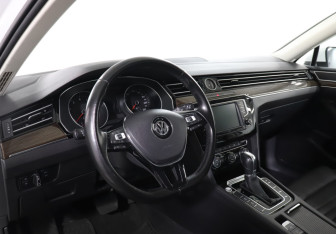Подержанный автомобиль Volkswagen Passat Sedan 2017 года (13 фото)