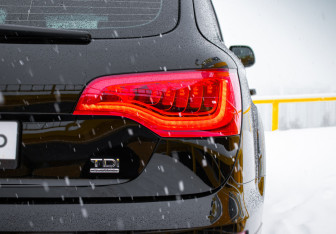 Подержанный автомобиль Audi Q7 2013 года (16 фото)