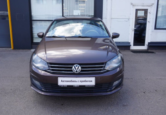 Подержанный автомобиль Volkswagen Polo Sedan 2015 года (2 фото)