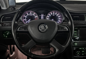 Подержанный автомобиль Skoda Superb Liftback 2014 года (16 фото)