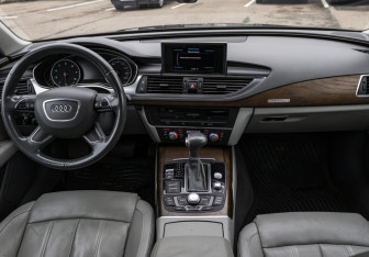 Подержанный автомобиль Audi A7 2010 года (12 фото)