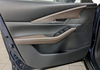 Подержанный автомобиль Mazda CX-30 2024 года (11 фото)