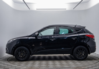 Подержанный автомобиль Hyundai ix35 2014 года (8 фото)
