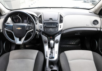 Подержанный автомобиль Chevrolet Cruze Sedan 2013 года (13 фото)