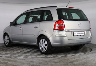 Подержанный автомобиль Opel Zafira Compactvan 2008 года (7 фото)